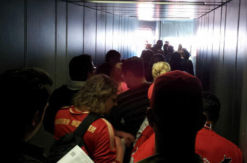 Bayern-Fans, Donnerstagnachmittag am Flughafen München