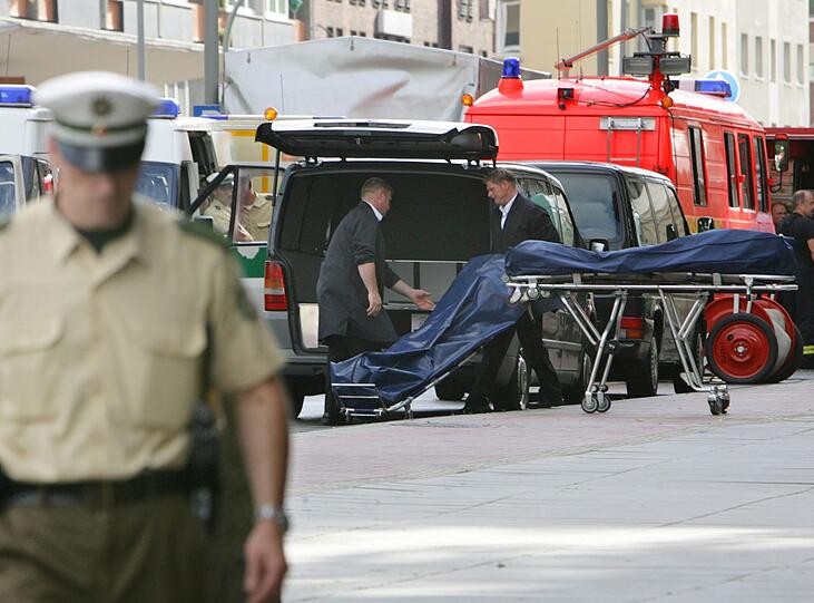 Am 15. August 2007 gipfelte die Fehde zweier verfeindeter 'Ndrangheta-Familien in einem Blutbad. Vor einem italienischen Restaurant in Duisburg wurden sechs Menschen erschossen.