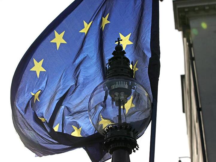 Mit gemeinsamen Maßnahmen will die EU die wirtschaftlichen Folgen der Krise bekämpfen.