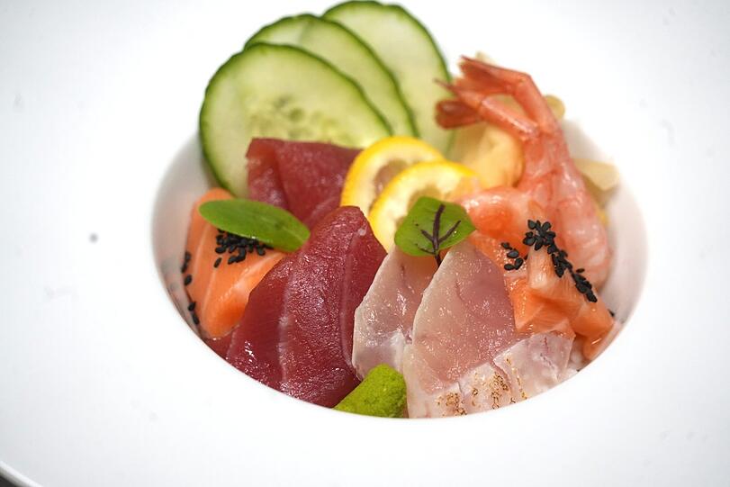 Dritter Gang: Tokyo-Style Chirashi - Sashimi & Sushi-Reis