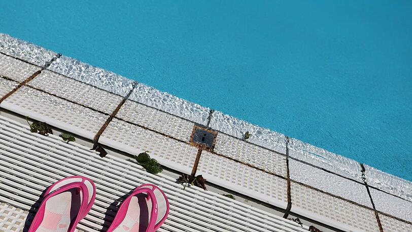 Das Mädchen war im Nichtschwimmerbecken untergegangen. (Symbolbild)