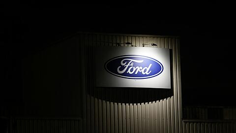 Ford-Logo am K&ouml;lner Werk