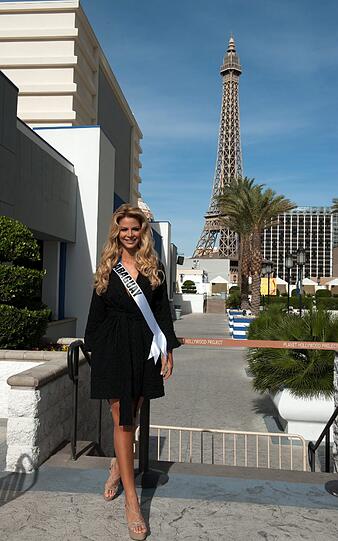 Miss Paraguay 2012, Egni Eckert, zeigt uns die neuste Bademode.