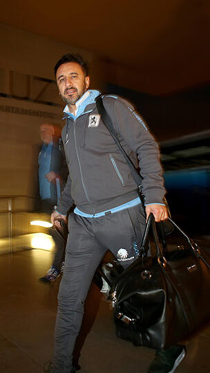 Der neue Trainer der Löwen, Vitor Pereira, kommt im Hotel in Portugal an.