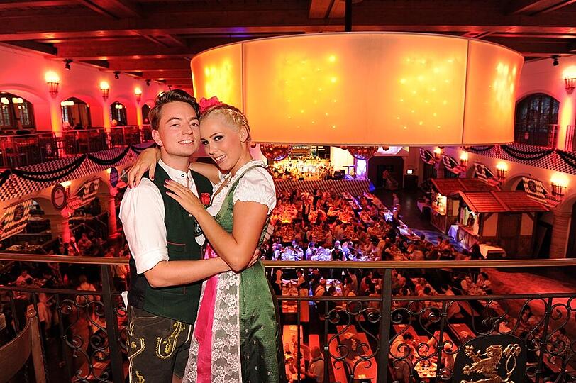 Wiesn-Party ohne Sperrstunde: So schön ist es im Wiesnzelt am Stiglmaierplatz.