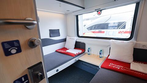Ein Abteil im neuen "Liegewagen comfort" des Nightjet der Österreichischen Bundesbahn.