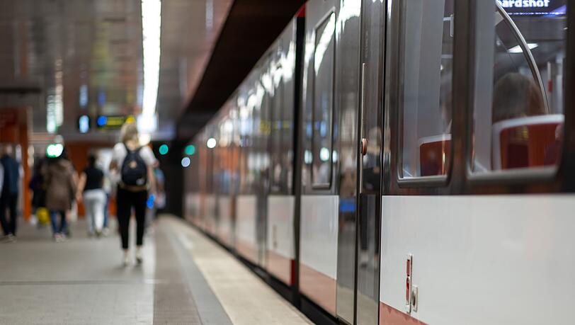 Die VAG, Betreiberin von Bussen und Bahnen in Bayerns zweitgrößter Stadt Nürnberg, hat im vergangenen Jahr einen Fahrgastrekord erzielt (Archivbild).