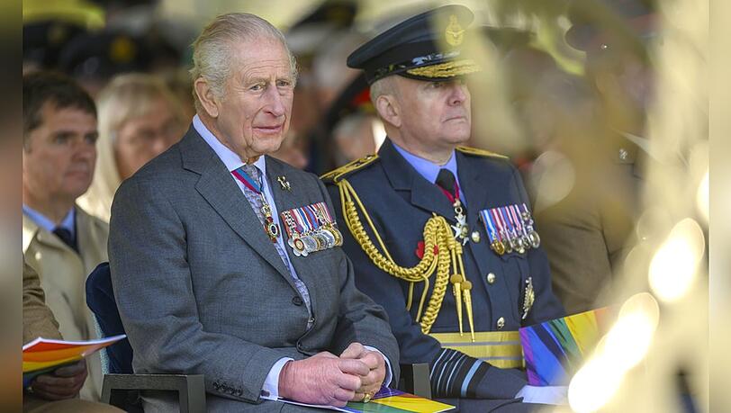 König Charles III. beim Event für ein neues LGBTQ+-Denkmahl der britischen Streitkräfte. König Charles III. beim Event für ein neues LGBTQ+-Denkmahl der britischen Streitkräfte.