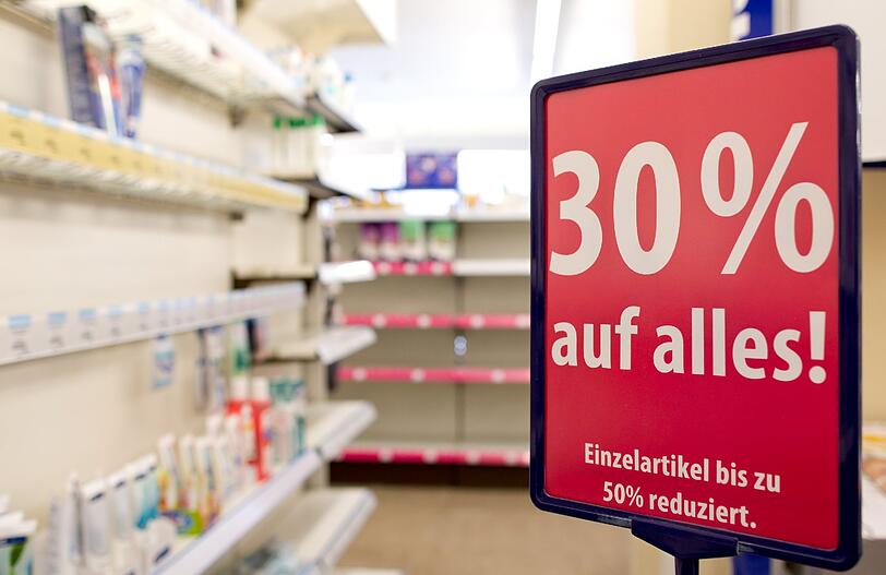 Einige betroffene Schlecker-Läden hatten schon in den vergangenen Tagen zugemacht. Heute werden auch die letzten der 2200 auf der Streichliste stehenden Filialen endgültig geschlossen. 11 000 Schlecker-Beschäftigte blicken in eine ungewisse Zukunft.
