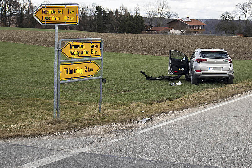 Die Bilder vom Kreuzungscrash bei Tittmoning mit insgesamt vier Verletzten.