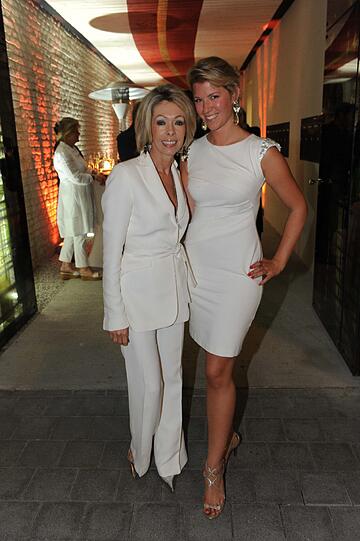 Eva Golz und Vanessa Dietl- Holczak bei der Eröffnung des Betten Concept Store am 29.08.2013 in München.
