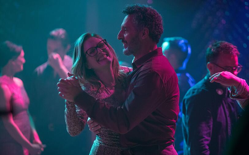 Es knistert gewaltig zwischen Gloria (Julianne Moore) und dem frisch geschiedenen Arnold (John Turturro).