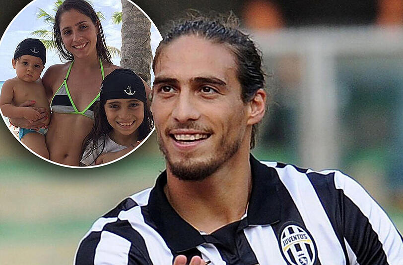 Martin Caceres Silva spielt seit 2012 für Juventus Turin. Gemeinsam mit seiner Freundin Natalia hat er zwei Kinder.