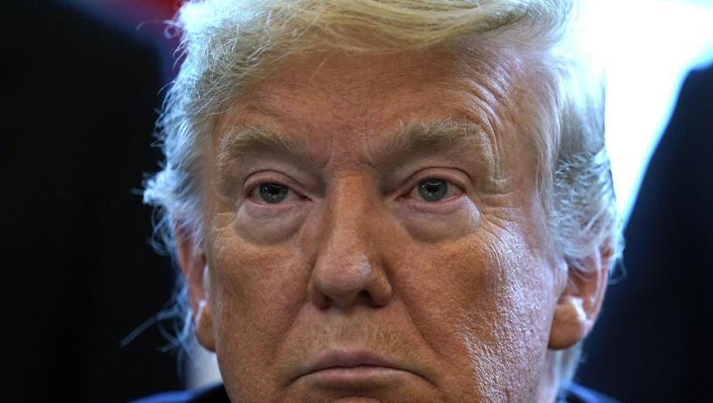 Trump hatte das Virus noch bis vor einem Monat als einen Scherz abgetan, der den USA nichts anhaben könne. Trump hatte das Virus noch bis vor einem Monat als einen Scherz abgetan, der den USA nichts anhaben könne.