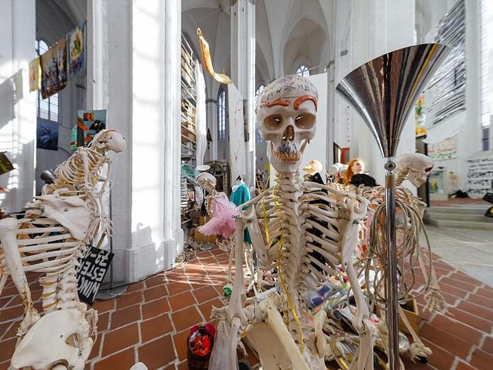 Die Installation "Grossmutter/Macht".