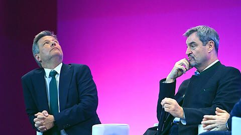 Podiumsdiskussion mit Markus Söder und  Robert Habeck anlässlich der Internationale Handwerksmesse IHM. Heute Abend wird Söder wohl ohne Habeck auf dem Nockherberg feiern.