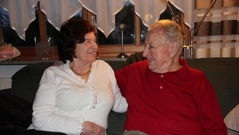 Fanny (89) und Oskar (98) H&ouml;cherl haben ein Rezept f&uuml;r eine lange Ehe: "Lang leben" sei eine gute Basis, findet Oskar.