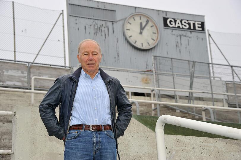 Der König von Giesing in seinem Reich: Karsten Wettberg im Grünwalder Stadion. Im August fordert der Seligenportener Trainer den FC Bayern.