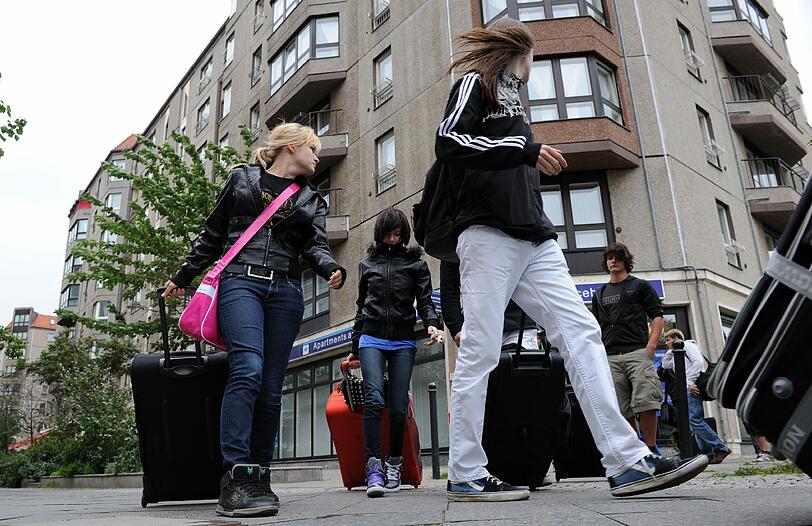 Wenn junge Leute München besuchen (oder Medizin-Touristen sich in hiesigen Kliniken behandeln lassen), buchen sie statt teure Hotelzimmer lieber Privatunterkünfte. Das bringt Vermietern viel Geld, ist aber illegal.