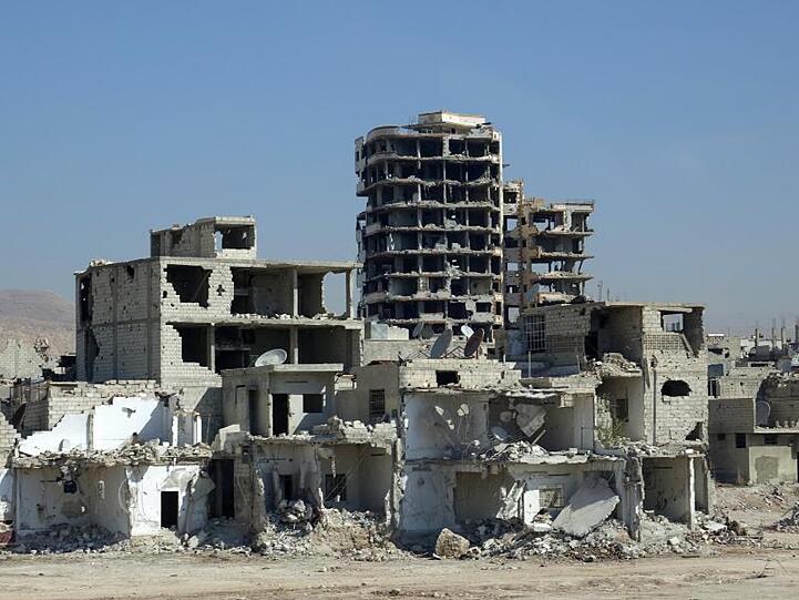 Ruinen im syrischen Harasta. Derzeit wird gegen 14 Deutsche in Syrien ermittelt, die dem IS angehören sollen.