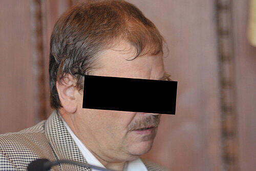 Als sie bewusstlos wurde, ließ er von ihr ab: Über 30 Jahre war Ulrich P. (52) mit der Mutter seiner beiden Kinder verheiratet, hatte für die Familie ein schönes, großes Haus in Großenseebach erbaut, jetzt liegt die heile Welt in Scherben.