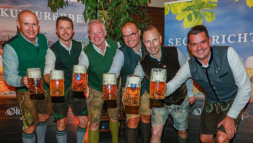 Die Braumeister der Münchner Brauereien vor der Wiesnbierprobe. Nicht alle haben ihr eigenes Bier bei der Blindverkostung erkannt.