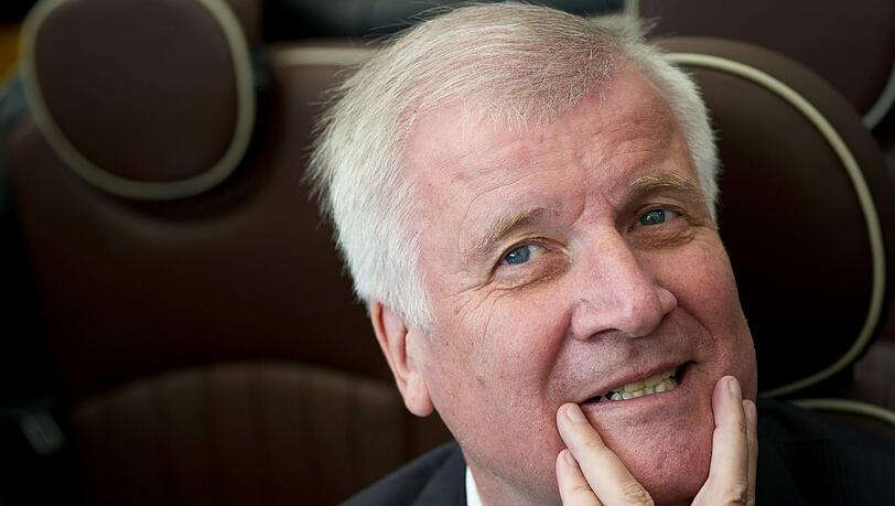 Horst Seehofer wird als CSU-Spitzenkandidat in den Wahlkampf für die Landtagswahl 2013 ziehen. Horst Seehofer wird als CSU-Spitzenkandidat in den Wahlkampf für die Landtagswahl 2013 ziehen.