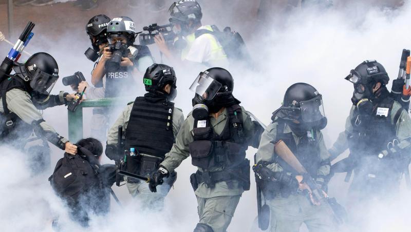 Tränengaseinsatz im zentralen Hongkonger Stadtteil Kowloon. Tränengaseinsatz im zentralen Hongkonger Stadtteil Kowloon.