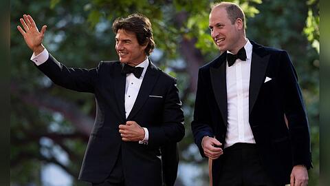 Tom Cruise, hier mit Prinz William, feiert auch die Krönung von Charles.