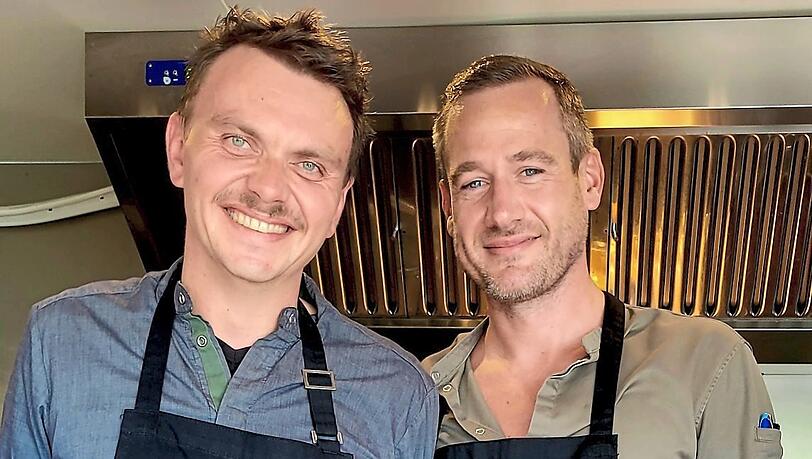 Philipp Klein (l.) und Toni Fröschl: Die zwei Köche sind am Mittwoch besonders gefordert. Philipp Klein (l.) und Toni Fröschl: Die zwei Köche sind am Mittwoch besonders gefordert.