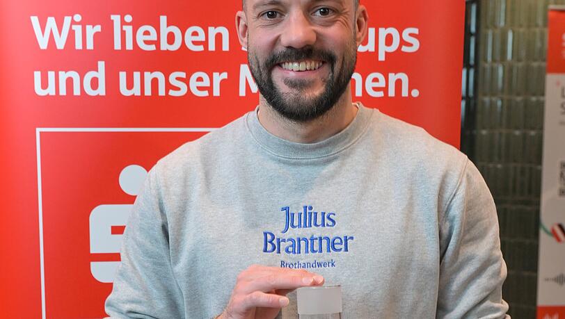 Julius Brantner von der Bio-B&auml;ckerei "Julius Brantner Brothandwerk" hat ebenfalls den Gr&uuml;nderpreis der Stadsparkasse in der Kategorie Aufsteiger gewonnen. Er betreibt mehrere Fililalen in M&uuml;nchen.