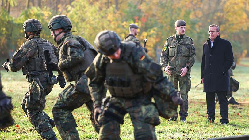 Der Wehrdienst soll zunächst freiwillig bleiben. (Symbolbild)