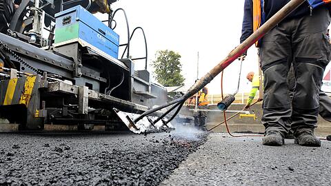 Die Preise f&uuml;r Bitumen sind mit dem Iran-Krieg rasant gestiegen. (Symbolbild)