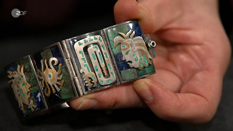 Das Silberarmband mit Edelstein-Intarsien aus Mexiko aus den 1950er-Jahren hatte einen Wert von 400 bis 500 Euro. Susanne Steiger ließ sich sogar auf 520 Euro hochhandeln. Das Silberarmband mit Edelstein-Intarsien aus Mexiko aus den 1950er-Jahren hatte einen Wert von 400 bis 500 Euro. Susanne Steiger ließ sich sogar auf 520 Euro hochhandeln.