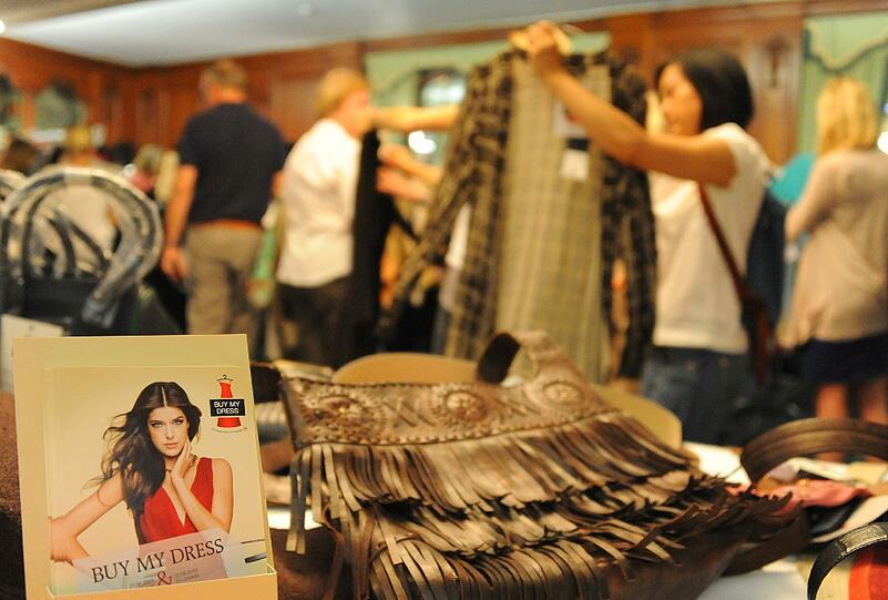 Die einen spenden, die deren wühlen. "Buy my Dress" im Bayerischen Hof  und Nadja Erdmann Spricht über Luxusprobleme.