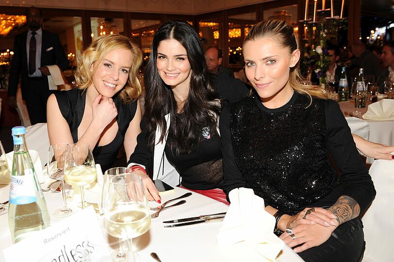 Isabel Edvardsson, Shermine Sharivar und Sophia Thomalla (v. l.)