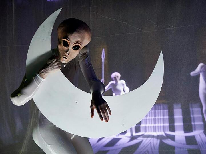 Szene aus dem Stück "Final Fantasy" nach Oscar Wildes "Salome" an der Volksbühne Berlin.