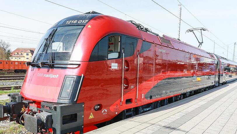 Viaggio in supertreno da Monaco all'Italia: quanto costano i biglietti railjet, tutte le destinazioni e le informazioni