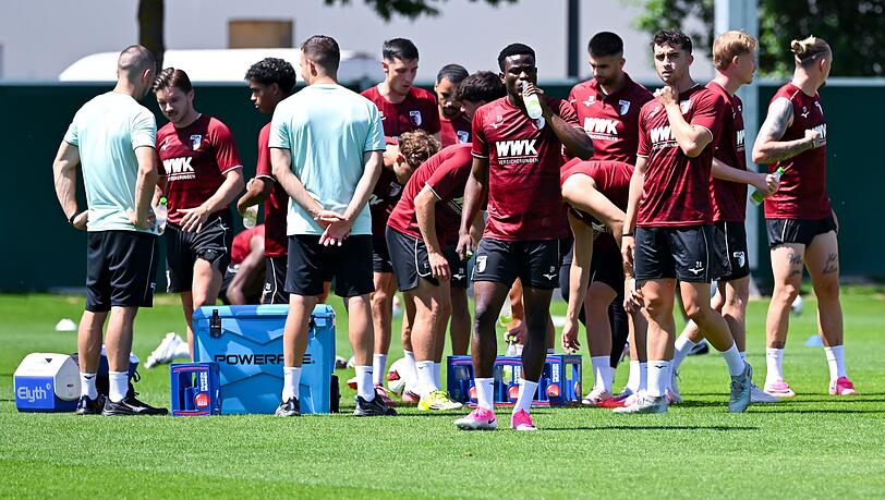 Der FC Augsburg ist seit einer Woche im Training. (Archivbild) Der FC Augsburg ist seit einer Woche im Training. (Archivbild)