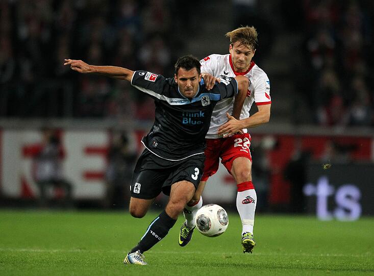 Daniel Halfar (rechts) gegen Grzegorz Wojtkowiak.