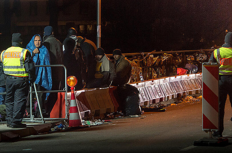Szenen aus Simbach: auch hier kamen das ganze Wochenende über Flüchtlinge von Österreich nach Bayern.