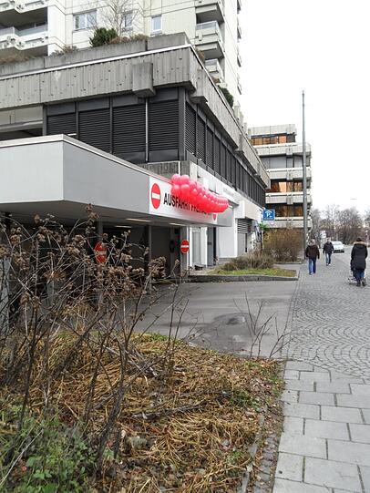 Ein Vertrag mit einem passenden Betreiber wurde bereits abgeschlossen. Mit diesem wurde auch die Reinigung und Pflege der Passagendurchgänge geregelt.
