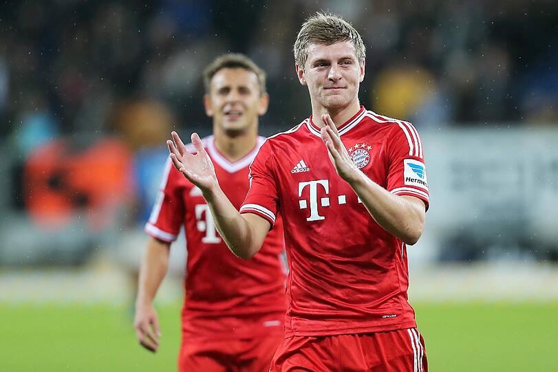 TONI KROOS: NOTE 4
Wegen Adduktorenproblemen mit halber Trainingswoche, ab der 63. Minute als Passgeber im Mittelfeld gefordert. Spielte und kombinierte mit ohne recht aufzufallen.