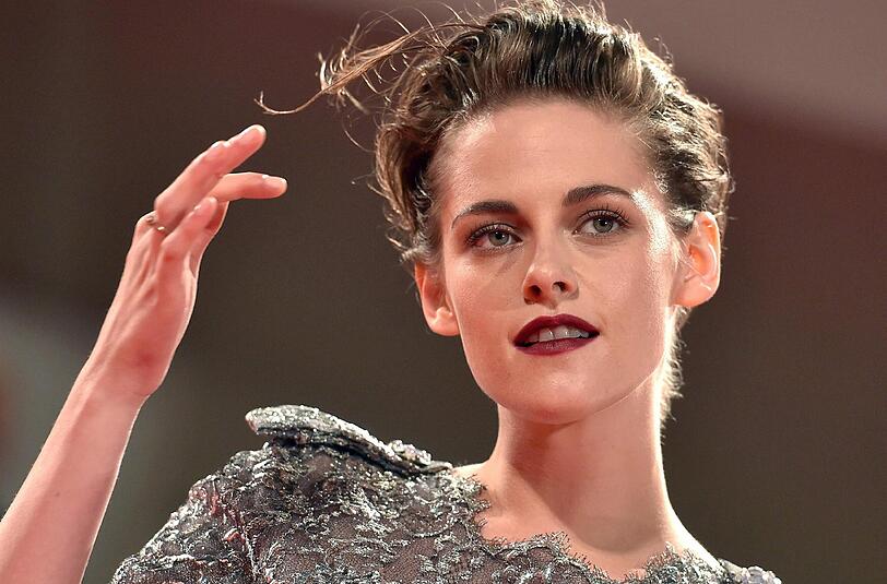 Kristen Stewart macht Werbung für Chanel.