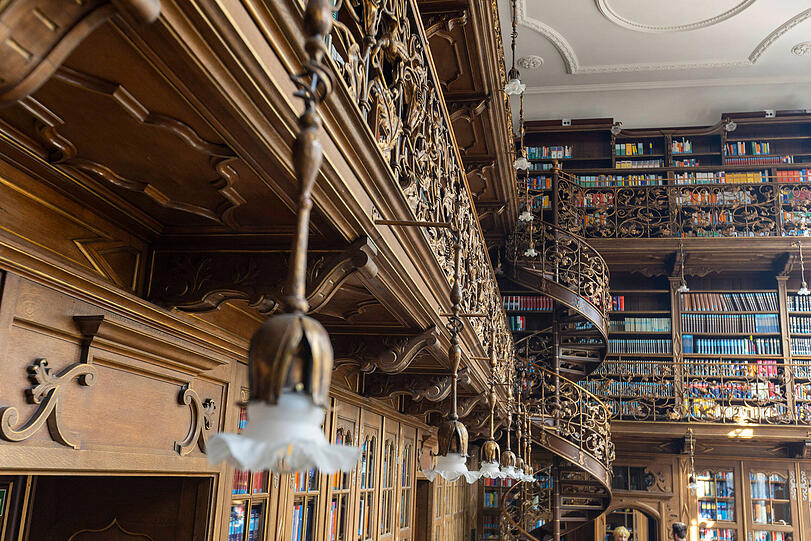 Eine Schau: die Juristische Bibliothek im Rathaus.
