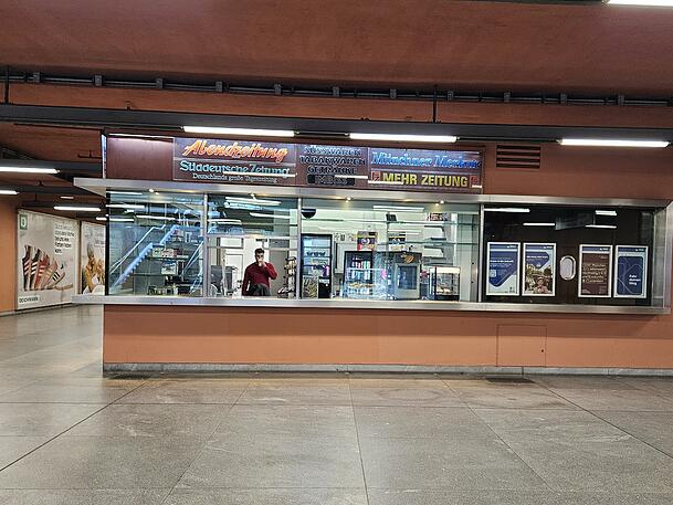 Alles da, was man braucht. Anders als an vielen anderen U-Bahnstationen gibt es sogar einen Kiosk.