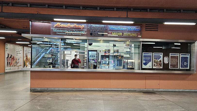 Alles da, was man braucht. Anders als an vielen anderen U-Bahnstationen gibt es sogar einen Kiosk.