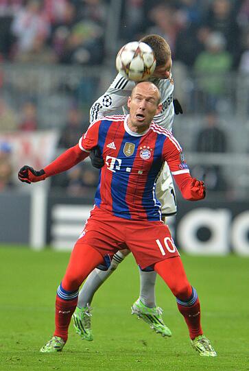 ARJEN ROBBEN: NOTE 2

Ersetzte in der 46. Ribéry. Spielte sein typisches Robben-Spiel auf dem rechten Flügel mit viel Dampf. Suchte immer wieder das 1-gegen-1.
