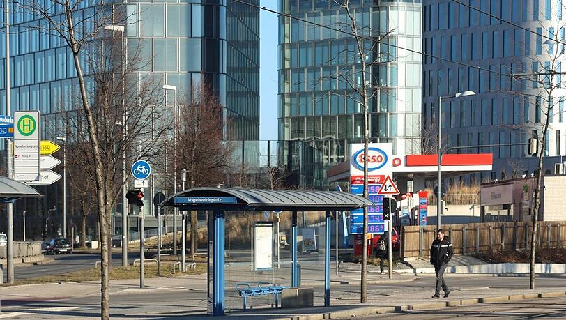 Ein sehr modernes und sehr aufgeräumtes Tor im Osten: die neuen Hochhäuser am Vogelweideplatz. Ein sehr modernes und sehr aufgeräumtes Tor im Osten: die neuen Hochhäuser am Vogelweideplatz.