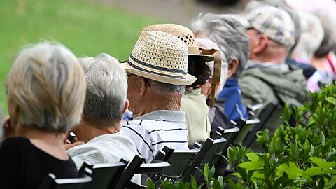 Einige wollen länger arbeiten: Rentner in Deutschland. (Archivbild)